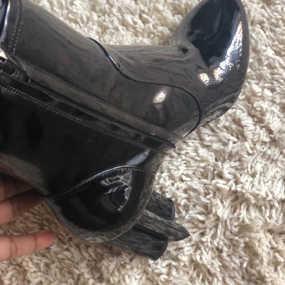 Louis Vuitton Ankle Boot ***Authentic*** - Picture 5 of 9